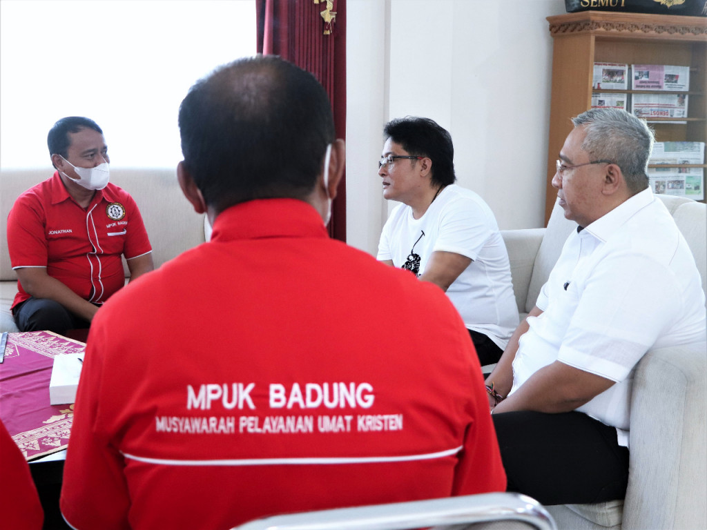 Bupati Giri Prasta Terima Audiensi Panitia Natal 2021